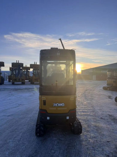 Мини-экскаватор XCMG XE20E